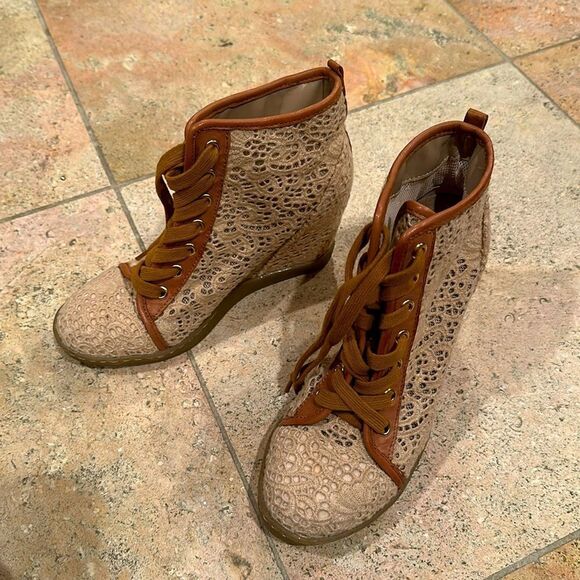 Eyelet sneaker, wedge lace up - Picture 2 of 4